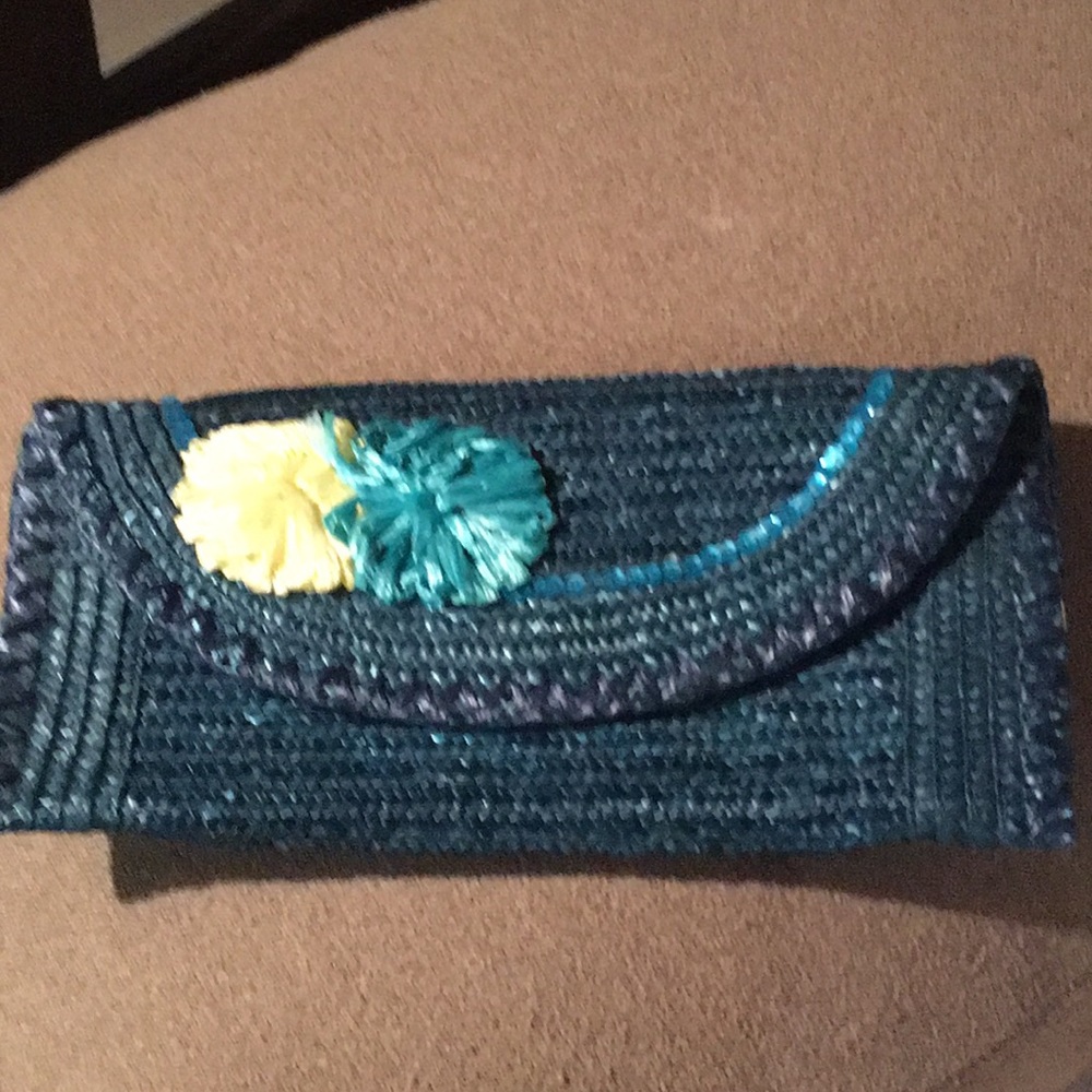 Woven clutch
